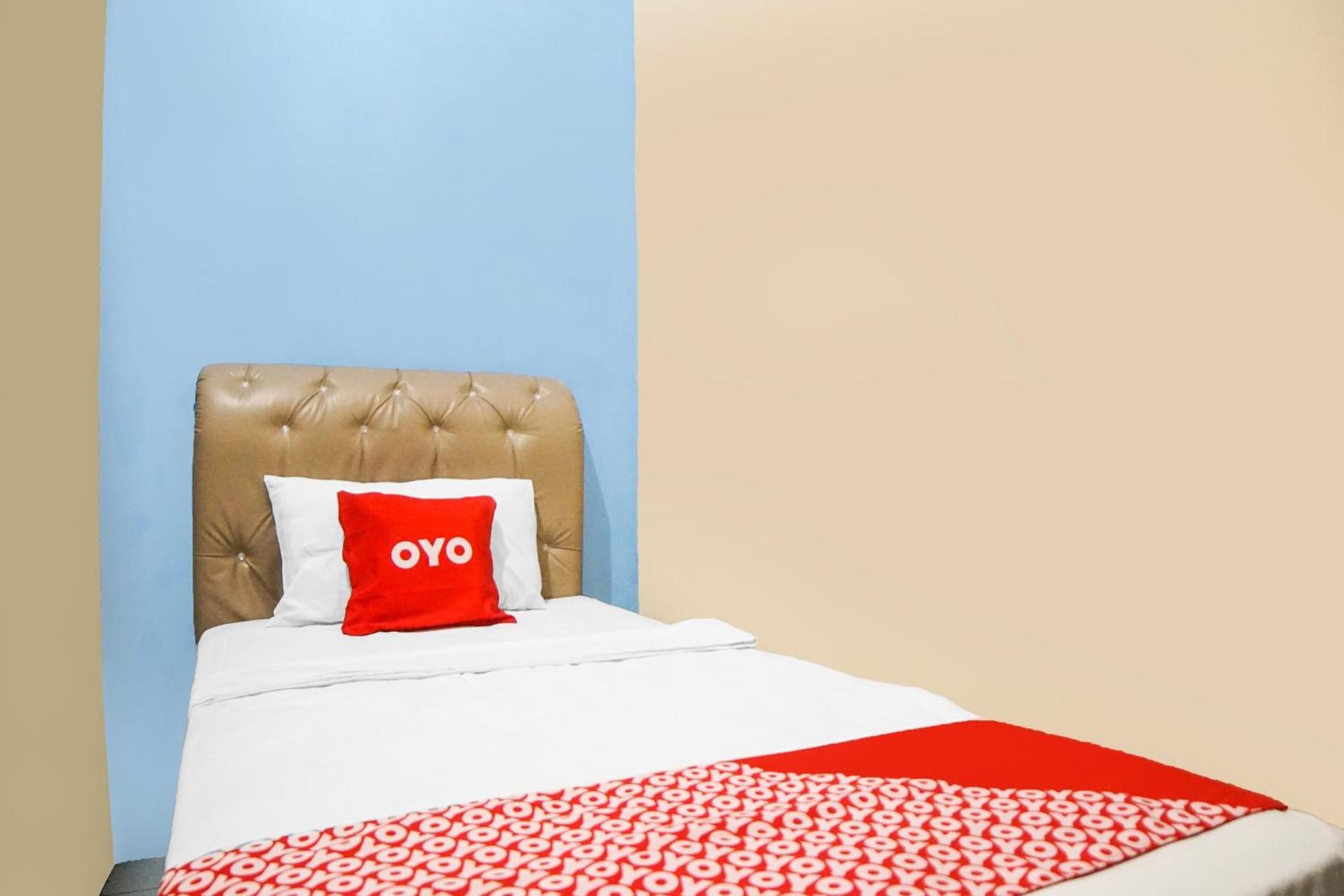 Oyo 92076 Sky Residence Cengkeh Medan Exterior photo