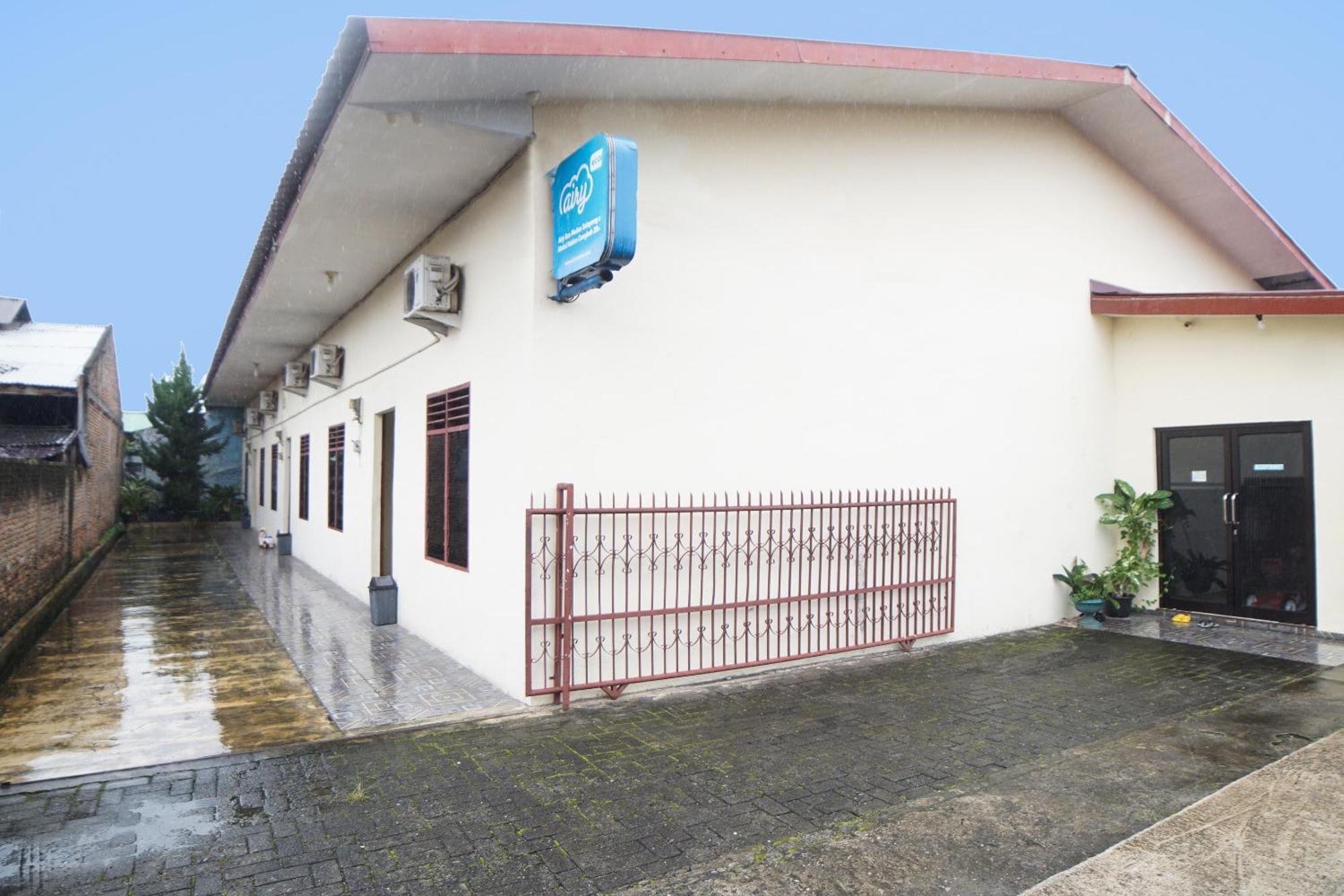 Oyo 92076 Sky Residence Cengkeh Medan Exterior photo