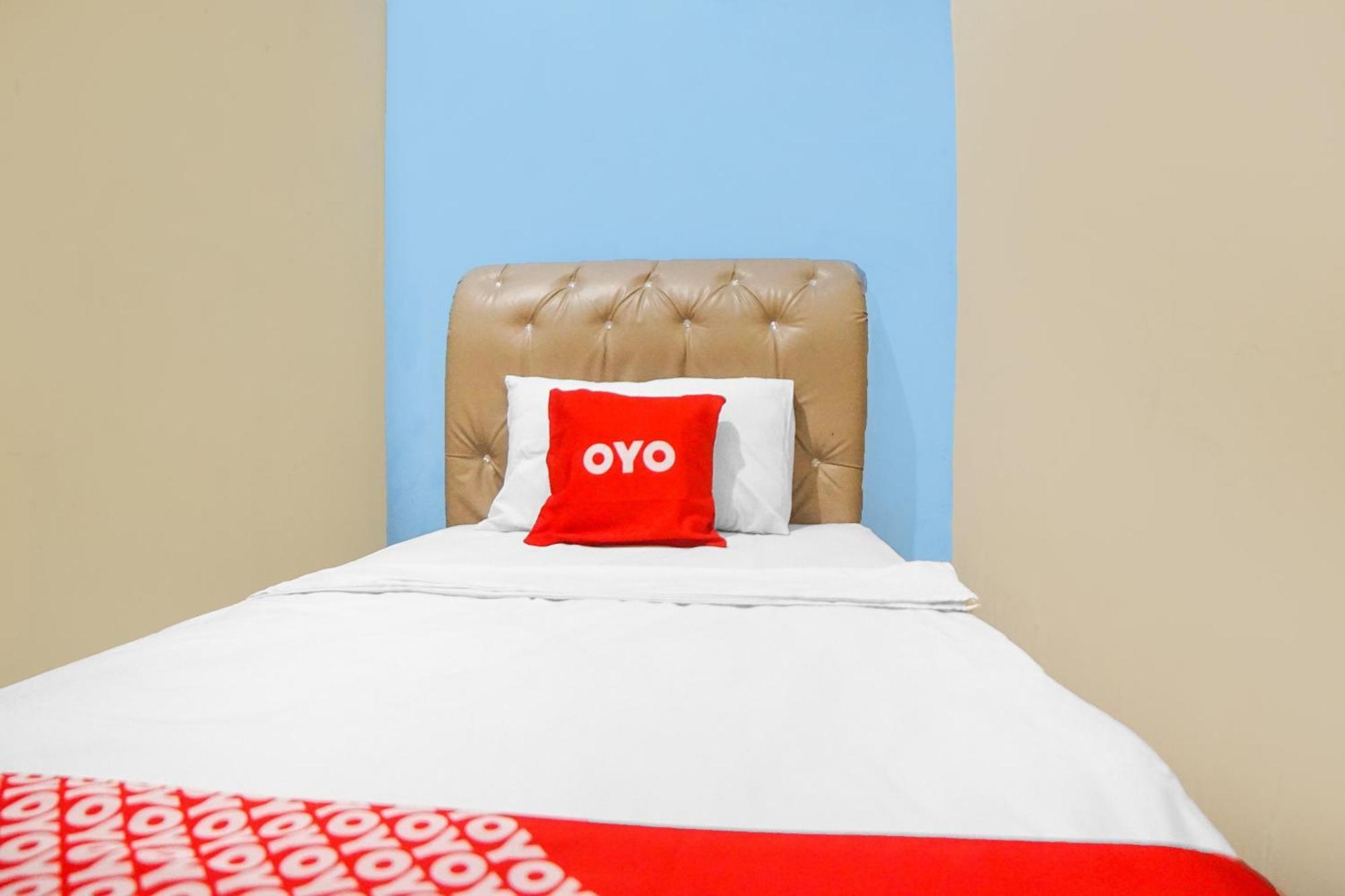 Oyo 92076 Sky Residence Cengkeh Medan Exterior photo